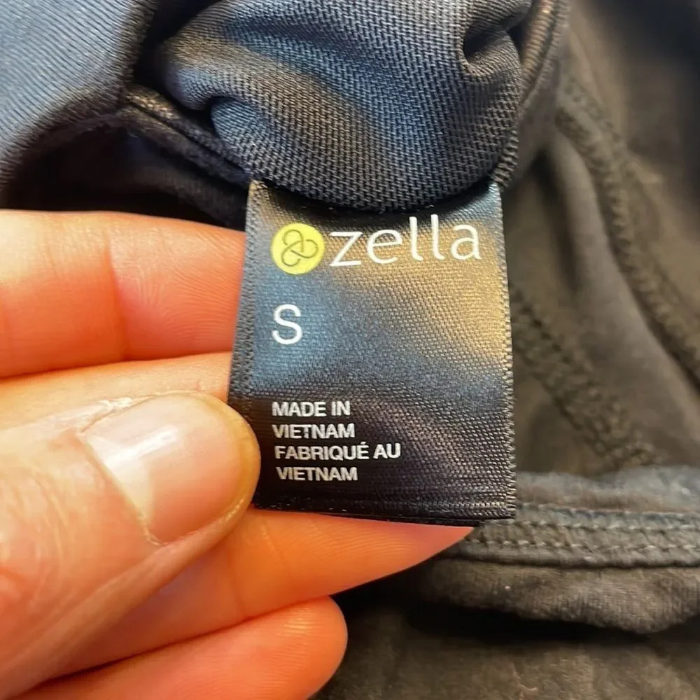 Zella woman’s Capri black pants - Picture 7 of 10